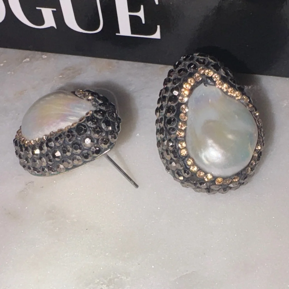 Black and Gold Pearl Earrings with marcasites - Picture 3 of 6